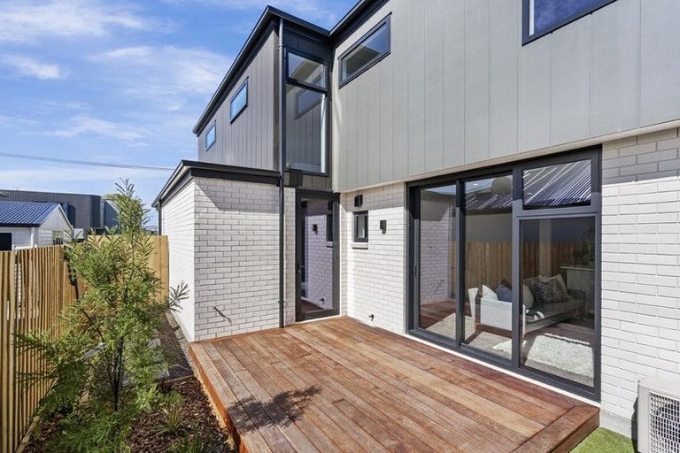 Photo of property in 2/39 Vagues Road, Northcote, Christchurch, 8052