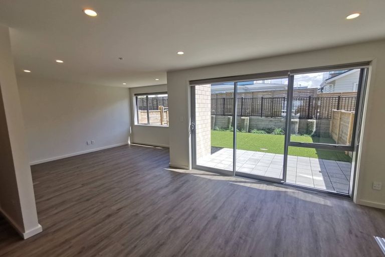 Photo of property in 15 Gunn Way, Hobsonville, Auckland, 0616