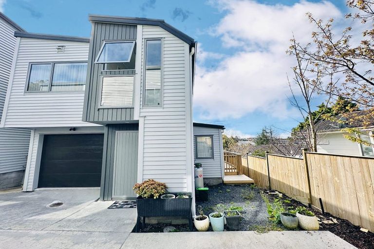 Photo of property in 7/11 Celeste Place, Totara Vale, Auckland, 0627