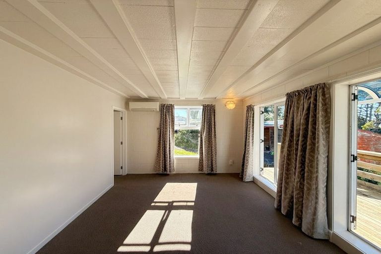 Photo of property in 27 Glendene Avenue, Glendene, Auckland, 0602