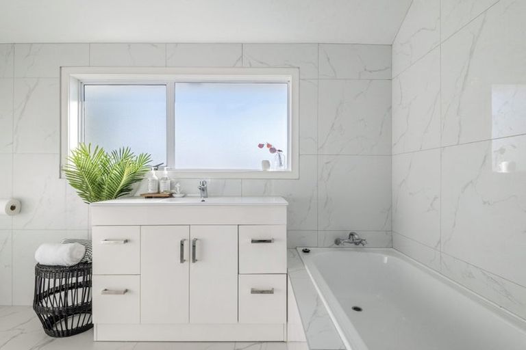 Photo of property in 2/5 Stanley Avenue, Milford, Auckland, 0620