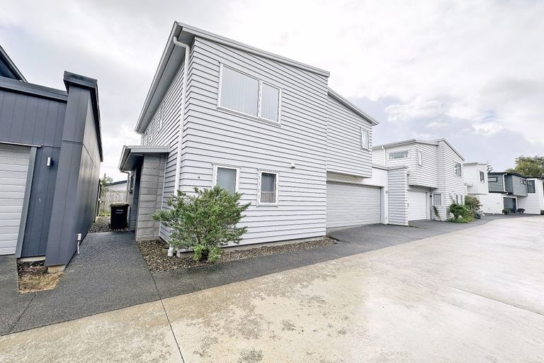 Photo of property in 4 Ruhanui Lane, Pakuranga Heights, Auckland, 2010