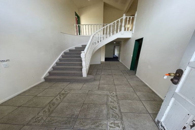 Photo of property in 9 Vinograd Drive, Te Atatu Peninsula, Auckland, 0610