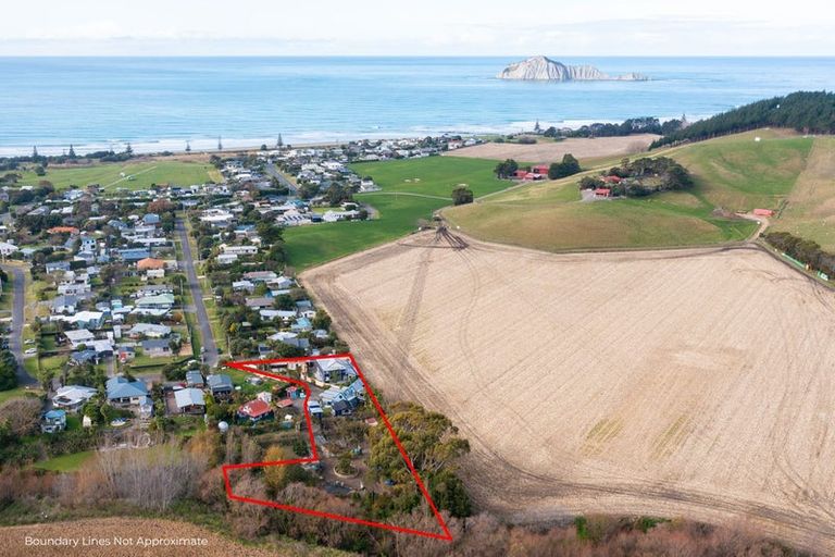 Photo of property in 37 Gillies Crescent, Waimarama, Havelock North, 4294