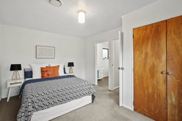 Photo of property in 25 Montana Place, Merrilands, New Plymouth, 4312