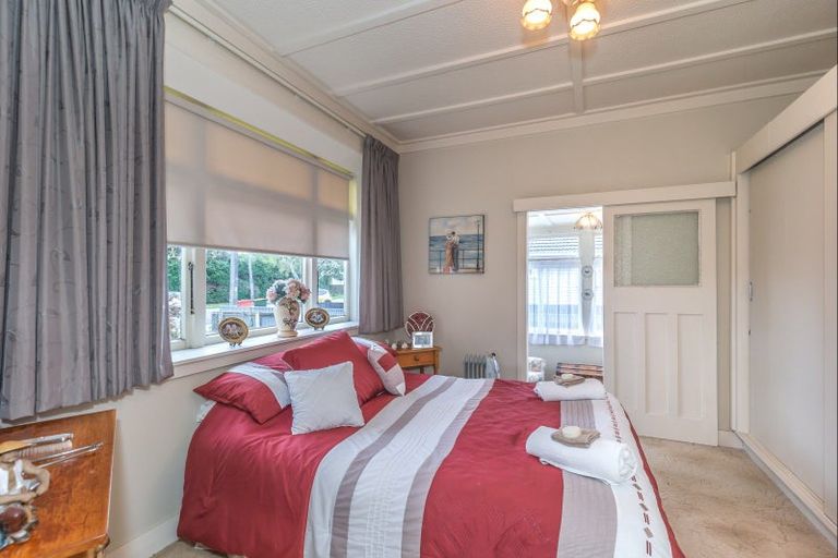 Photo of property in 48 Queenwood Road, Levin, 5510