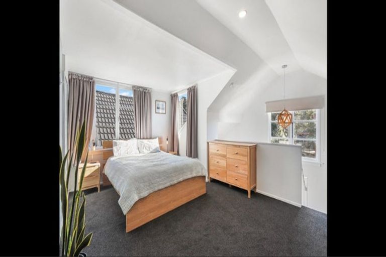 Photo of property in 2/18 Reid Road, New Lynn, Auckland, 0600