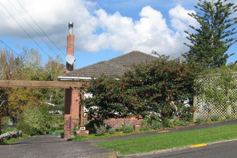 Photo of property in 11 Roland Hill, Glen Eden, Auckland, 0602