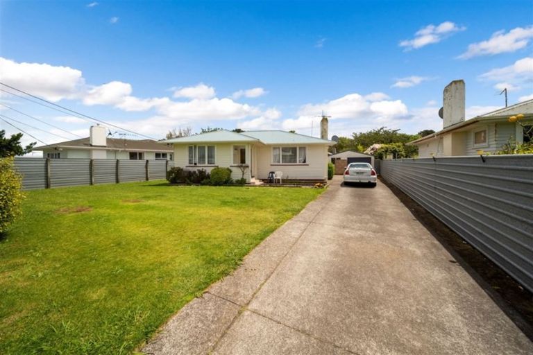 Photo of property in 24 Ramanui Avenue, Hawera, 4610