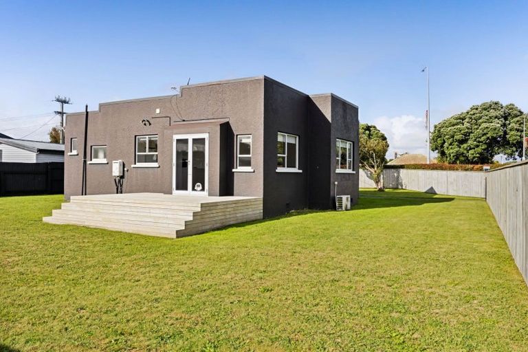 Photo of property in 320 South Road, Hawera, 4610