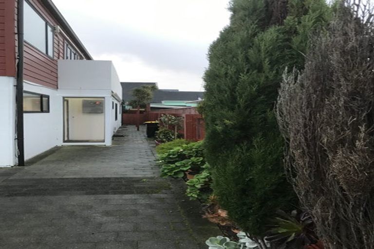 Photo of property in 10 Rua Street, Lyall Bay, Wellington, 6022