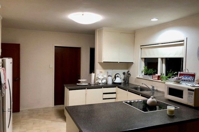 Photo of property in 20 Himalaya Drive, Half Moon Bay, Auckland, 2012