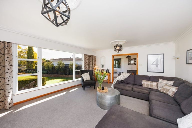 Photo of property in 11 Squires Place, Awapuni, Palmerston North, 4412