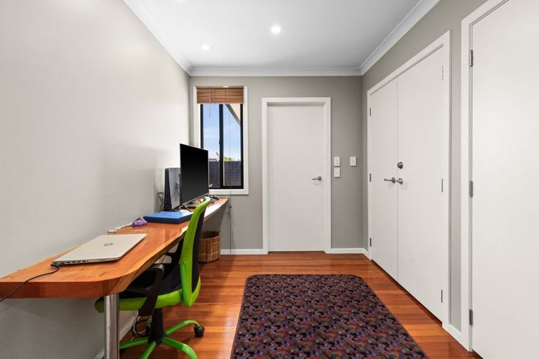 Photo of property in 9 Bassett Place, Taradale, Napier, 4112