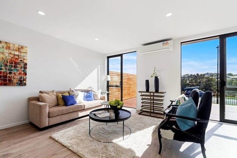 Photo of property in 76 Arran Point Parade, Orewa, 0931