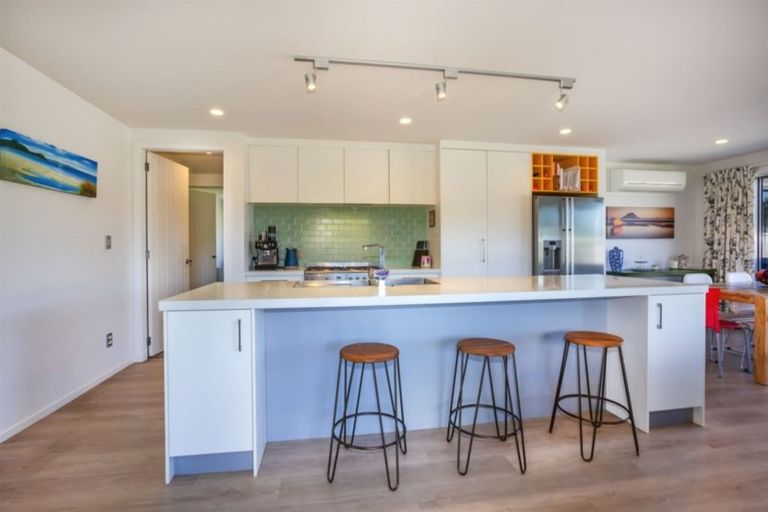 Photo of property in 17 Resolution Drive, Whitby, Porirua, 5024