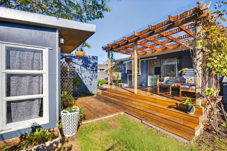Photo of property in 43 Upham Street, Havelock North, 4130