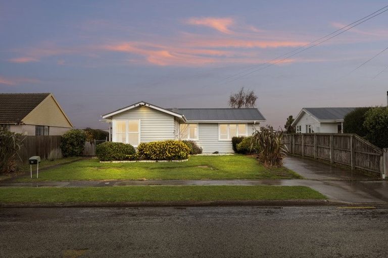 Photo of property in 30 Paddington Street, Northcote, Christchurch, 8052