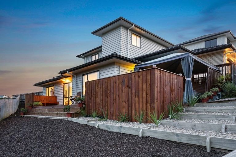 Photo of property in 121 Keri Vista Rise, Papakura, 2110