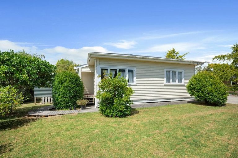 Photo of property in 140 Awaroa Road, Helensville, 0800