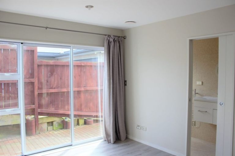 Photo of property in 76a Tamahere Drive, Glenfield, Auckland, 0629