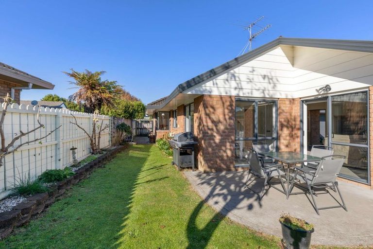 Photo of property in 2/172 Queen Street, Waiuku, 2123