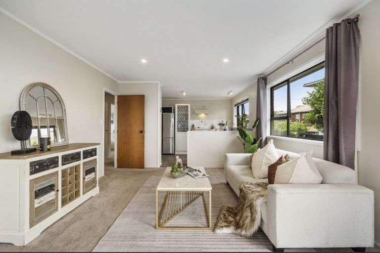 Photo of property in 1/26 Hyde Road, Rothesay Bay, Auckland, 0630