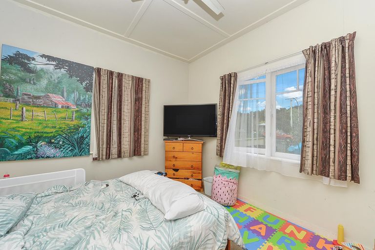 Photo of property in 10 Kahikatea Drive, Kinloch, Taupo, 3377