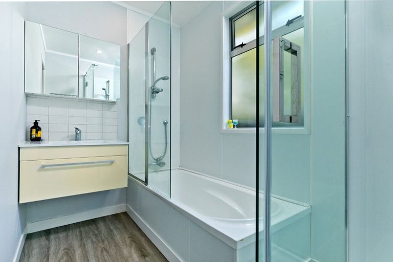 Photo of property in 125 Solar Road, Glen Eden, Auckland, 0602