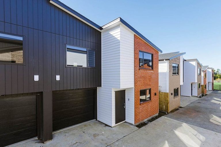 Photo of property in 100 Seymour Road, Sunnyvale, Auckland, 0612