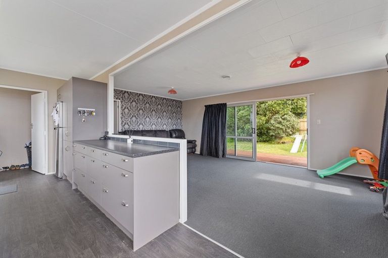 Photo of property in 24 Montjoy Street, Stratford, 4332