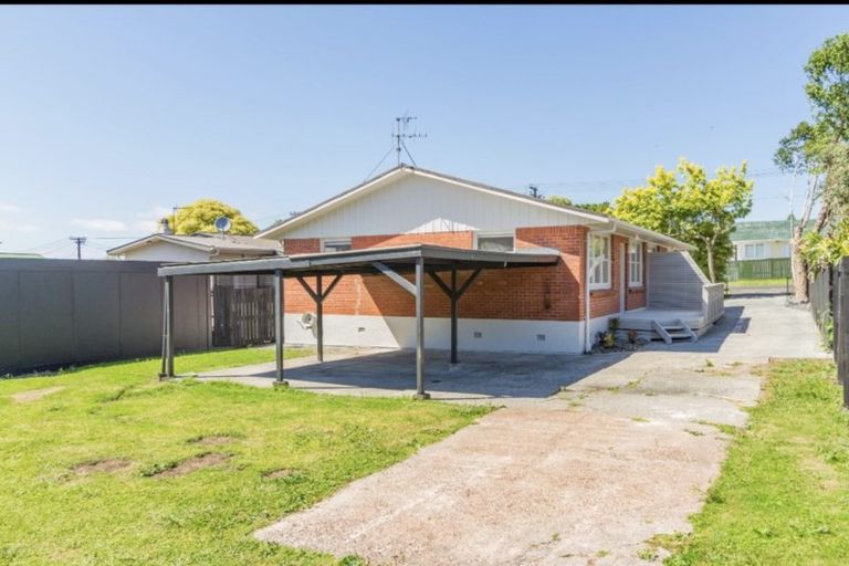 Photo of property in 11 Rewa Street, New Lynn, Auckland, 0600