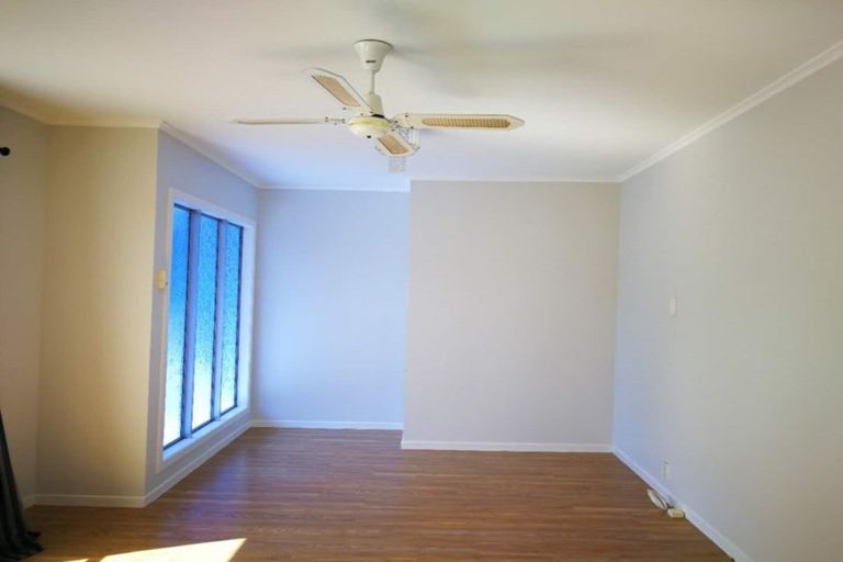 Photo of property in 33 Redwood Drive, Massey, Auckland, 0614