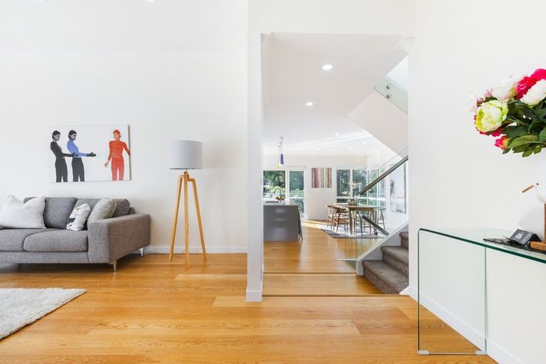 Photo of property in 16 Para Close, Fairview Heights, Auckland, 0632