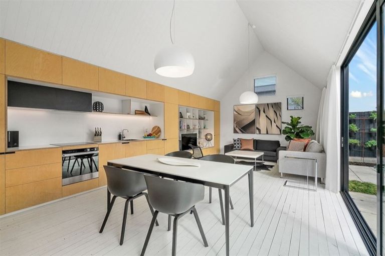 Photo of property in 9d Champion Street, Edgeware, Christchurch, 8013