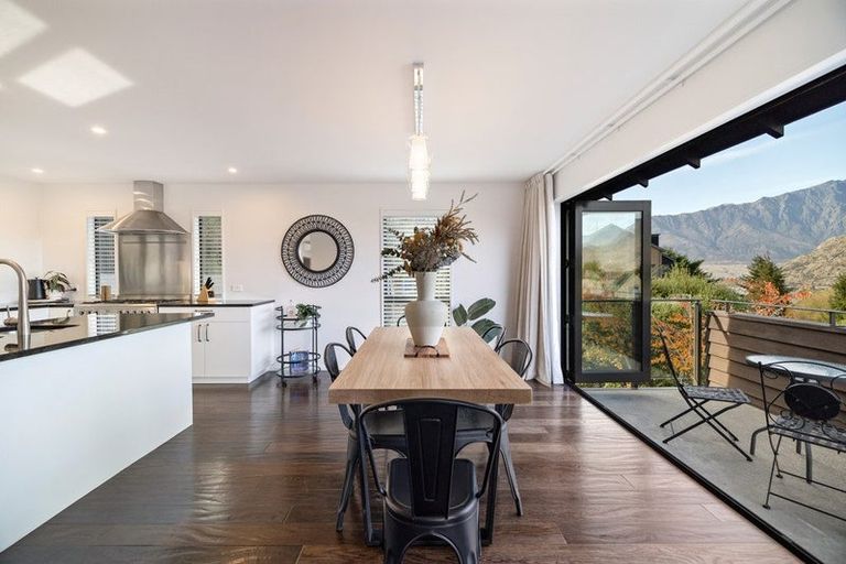 Photo of property in 1 Goldleaf Hill, Queenstown, 9300