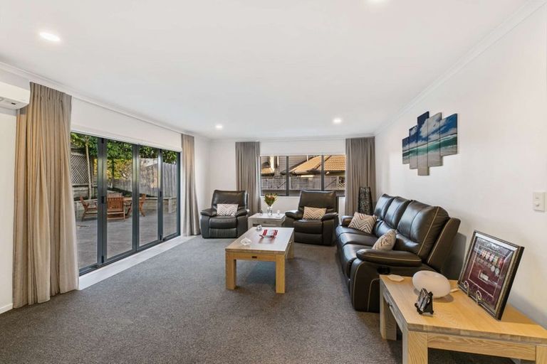 Photo of property in 7 Montcalm Close, Orewa, 0931