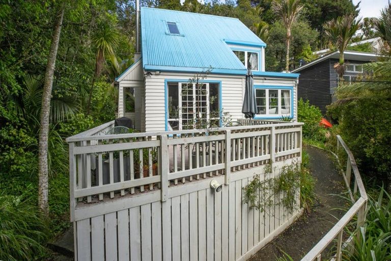 Photo of property in 16 Mahoe Road, Titirangi, Auckland, 0604