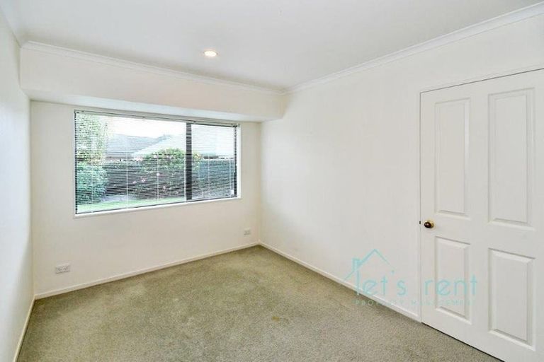Photo of property in 2 Pat O'connor Place, Manurewa, Auckland, 2105