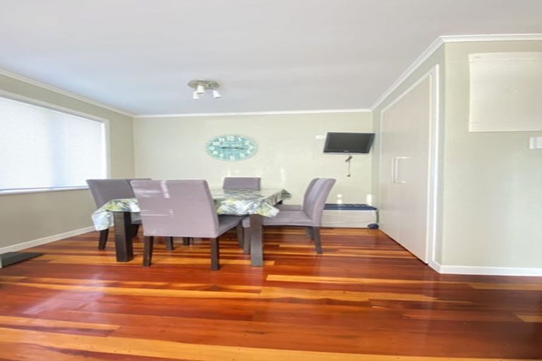 Photo of property in 26 Kaipatiki Road, Glenfield, Auckland, 0629