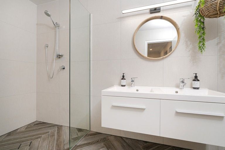 Photo of property in 15 Lady Jocelyn Place, Whitianga, 3510