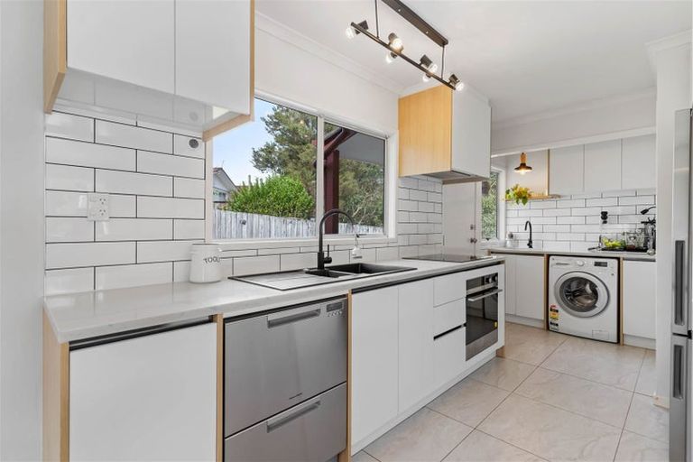 Photo of property in 114 Spinella Drive, Bayview, Auckland, 0629