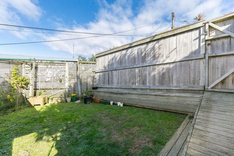 Photo of property in 136 Broderick Road, Johnsonville, Wellington, 6037