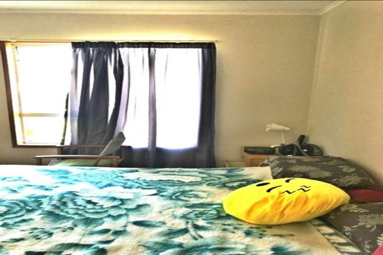 Photo of property in 16 Roberts Road, Te Atatu South, Auckland, 0610