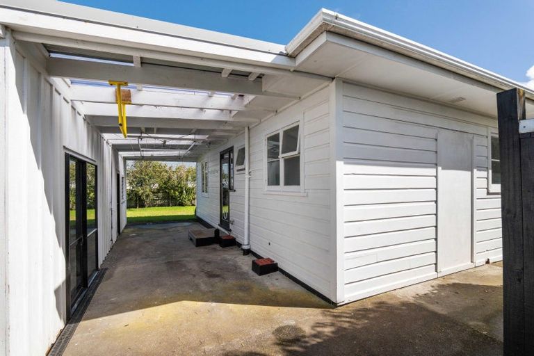 Photo of property in 54 Waiwaka Terrace, Strandon, New Plymouth, 4312
