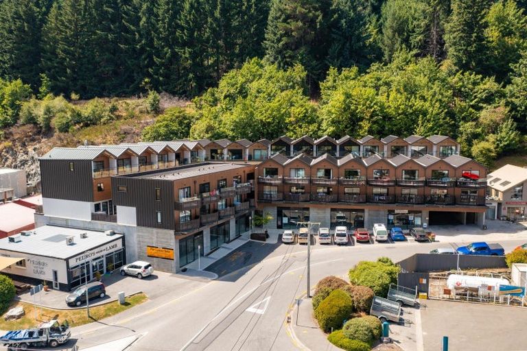 Photo of property in The Alex Apartments, 26/135a Hallenstein Street, Queenstown, 9300