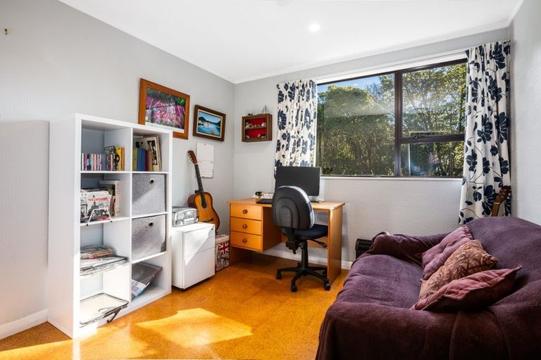 Photo of property in 28 Solander Place, Whitby, Porirua, 5024