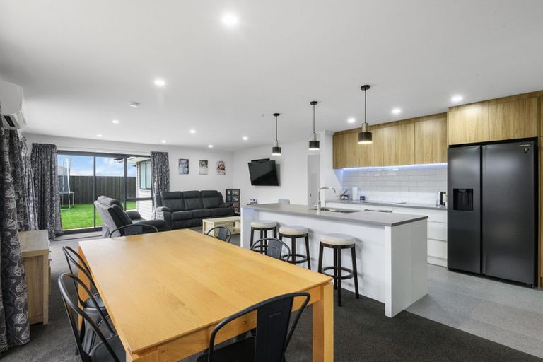 Photo of property in 19 Broadway Parade, Rolleston, 7615