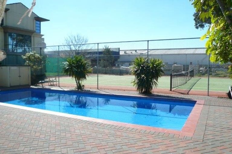 Photo of property in 3m/10 Crown Lynn Place, New Lynn, Auckland, 0600