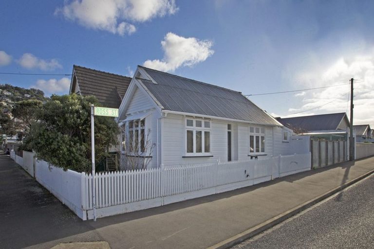 Photo of property in 63 Endeavour Street, Lyall Bay, Wellington, 6022